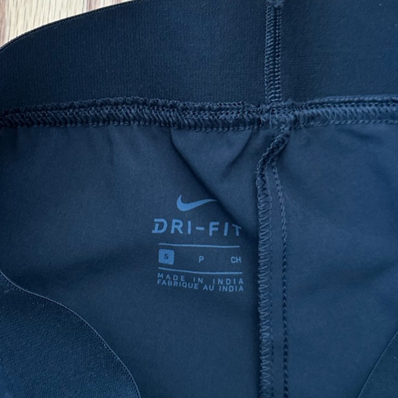 Nike NWOT Women's Light Dri-Fit Running Joggers (M) - Picture 7 of 10